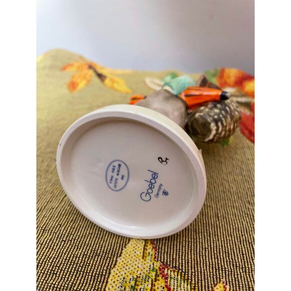 Vintage Goebel Hummel "Globe Trotter” Figurine With Box - Picture 5 of 6